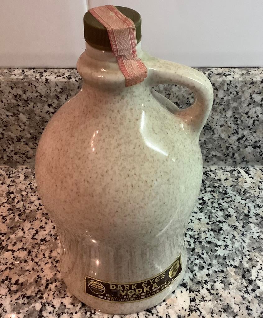 Oud stenen kruikje VODKA dark eyes, Ophalen of Verzenden