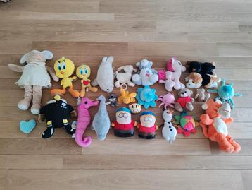 Doos vol knuffels beschikbaar voor biedingen