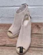Kenneth Cole - Suedeleren sandalen sleehak maat 39- Nieuw, Beige, Kenneth Cole, Nieuw, X
