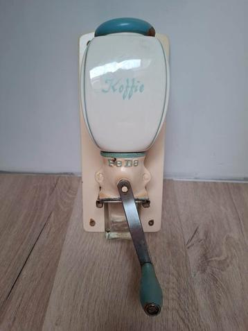 Ouderwetse Pe De Koffiemolen - Vintage Eyecatcher beschikbaar voor biedingen