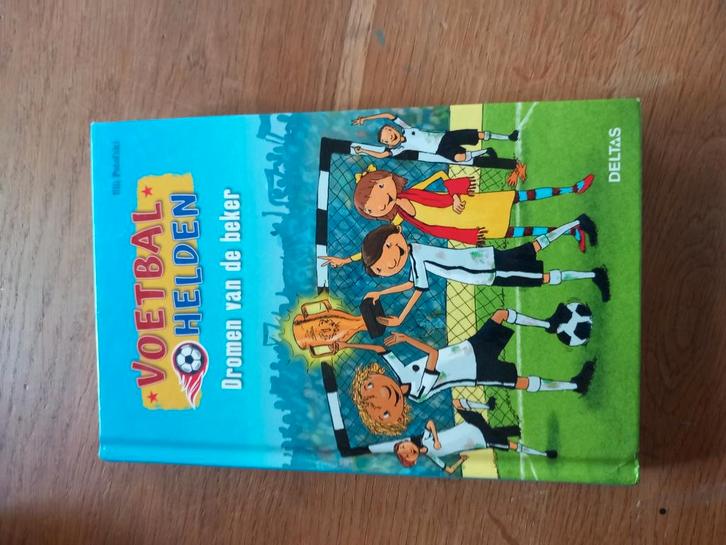 Ulli Potofski - Voetbalhelden - Dromen van de beker, Boeken, Kinderboeken | Jeugd | 10 tot 12 jaar, Zo goed als nieuw, Ophalen of Verzenden