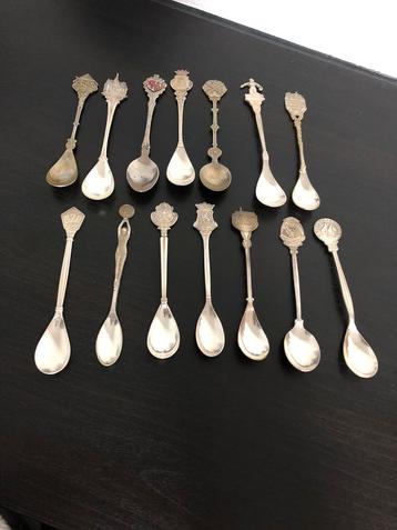 Lotje souvenier lepeltjes beschikbaar voor biedingen