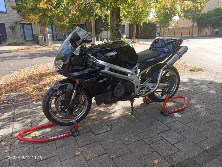 Aprilia SL 1000 Falco, 1 April 2000 in Prachtstaat!, Motoren, Motoren | Aprilia, Particulier, Super Sport, meer dan 35 kW, 2 cilinders