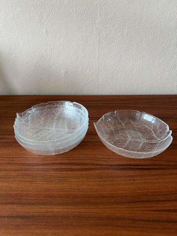 Vintage/retro schaaltjes bladvorm Arcoroc set van 4 beschikbaar voor biedingen