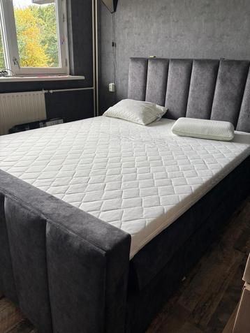 Boxspring 180x210 - Grijs Velours - Incl. Matras & Topper beschikbaar voor biedingen