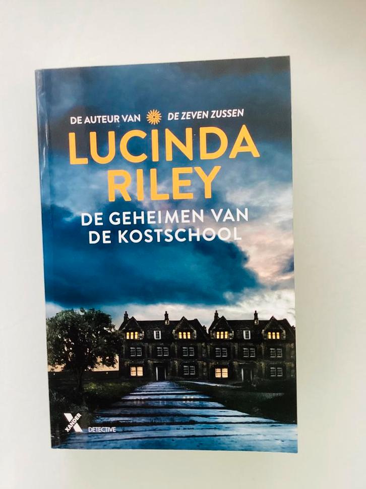 De geheimen van de kostschool. Lucinda Riley, Boeken, Romans, Nieuw, Nederland, Ophalen of Verzenden
