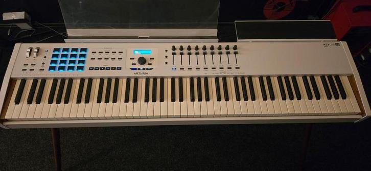 Arturia keylab 88 mk2, Muziek en Instrumenten, Keyboards, Zo goed als nieuw, 88 toetsen, Overige merken, Aanslaggevoelig, Met standaard