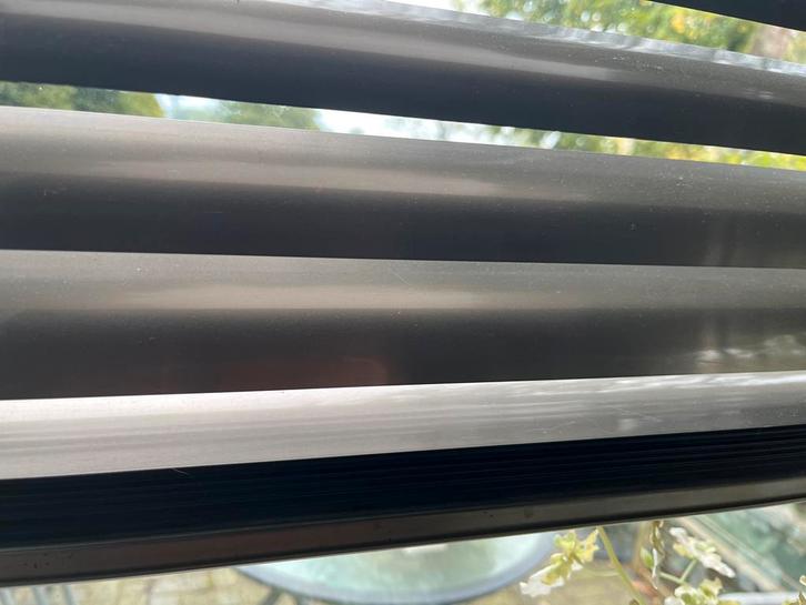 Taupe kleurige aluminuim raamdeco., Huis en Inrichting, Stoffering | Gordijnen en Lamellen, Zo goed als nieuw, 150 tot 200 cm