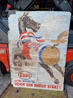 Zeer oud Esso paard reclame op hardboard., Ophalen, Gebruikt
