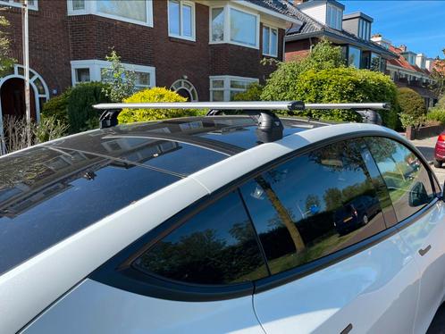 Te huur: Tesla Model Y dakdragers, Auto diversen, Dakdragers, Zo goed als nieuw, Ophalen