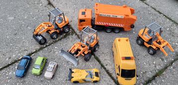 
9 speelgoedvoertuigen auto's graafmachines vrachtwagen etc. beschikbaar voor biedingen