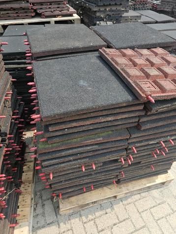 Rubbertegels stalmatten staltegels 4.5 cm dik beschikbaar voor biedingen