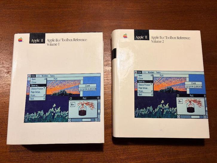 Vintage Apple 2GS Toolbox Reference , volume 1 en 2, Computers en Software, Vintage Computers, Ophalen of Verzenden