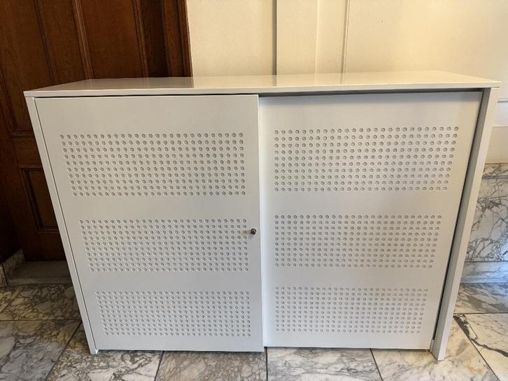Te koop aangeboden robuuste metalen schuifdeurkast, Zakelijke goederen, Kantoor en Winkelinrichting | Kantoormeubilair en Inrichting