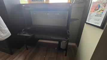 Zwart Gaming Bureau / Ikea Fedde beschikbaar voor biedingen