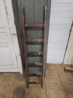 Oude ladder laddertje trappetje trap, Ophalen