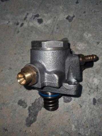 Hogedrukpomp Volkswagen Polo V 1.2 TSI 16V 2015 04E127026H beschikbaar voor biedingen