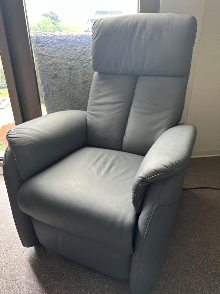 Sta op stoel, Huis en Inrichting, Fauteuils, Zo goed als nieuw, Leer, 50 tot 75 cm, Minder dan 75 cm, Ophalen