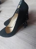 Van Bommel zwarte suede pumps mt 37, Ophalen of Verzenden, Zo goed als nieuw, Zwart