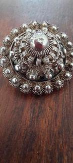 Mooie Zeeuwse oude knoop broche, Ophalen of Verzenden, Zo goed als nieuw, Zilver, Overige materialen