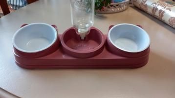 Voerbak voor katten beschikbaar voor biedingen