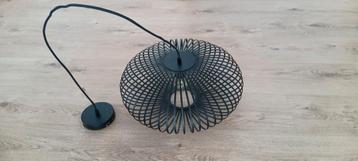 Moderne zwarte hanglamp beschikbaar voor biedingen