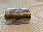 Limoges France pillendoosje floral decor, Antiek en Kunst, Ophalen of Verzenden