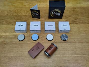 Bomvolle set: rollende messenslijper plus extra schijven beschikbaar voor biedingen