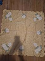 GEEL TAFELKLEED MET EEN INGEWEVEN DAMAST ACHTIG PATROON, Ophalen of Verzenden, Rechthoek