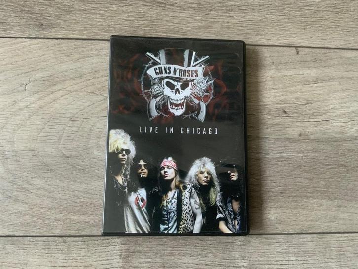 DVD - Gun's N' Roses Live in Chicago - Guns n Roses, Cd's en Dvd's, Dvd's | Muziek en Concerten, Zo goed als nieuw, Muziek en Concerten