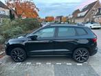 Skoda Karoq 1.5 TSI Sportline 150pk 2022 Zwart, Auto's, Zwart, 4 cilinders, Zwart, 1311 kg