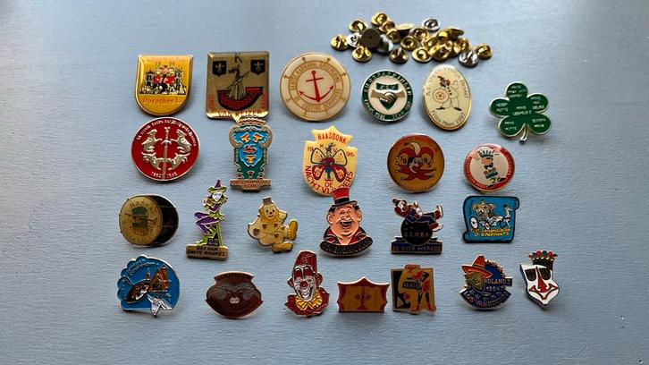 Pin Verzameling vintage carnaval pins, Verzamelen, Speldjes, Pins en Buttons, Gebruikt, Overige onderwerpen, Ophalen of Verzenden