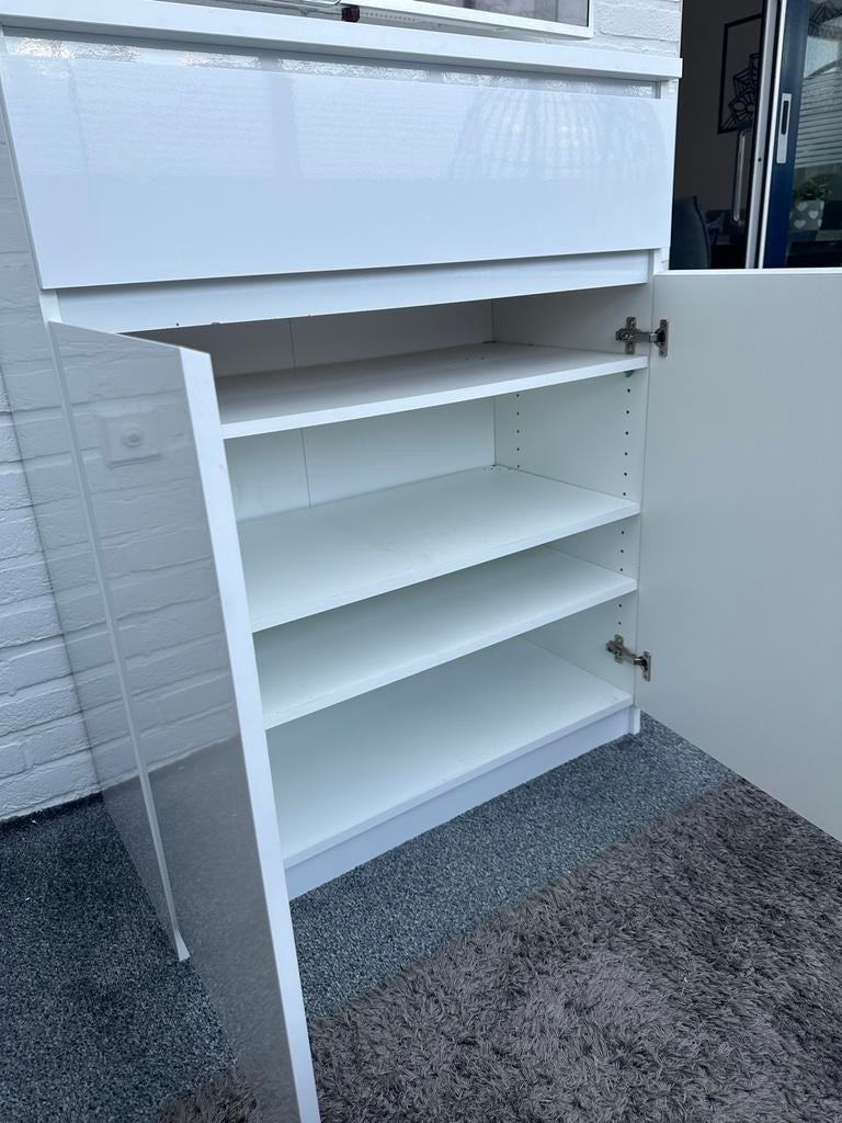 Hoogglans witte kast - 4 maanden oud, Antiek en Kunst, Antiek | Meubels | Kasten, Ophalen