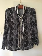 Dunne blouse zwart wit, merkloos, maat 44, blinde sluiting, Ophalen of Verzenden, Gedragen