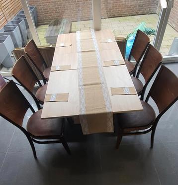 Eetafel  beschikbaar voor biedingen