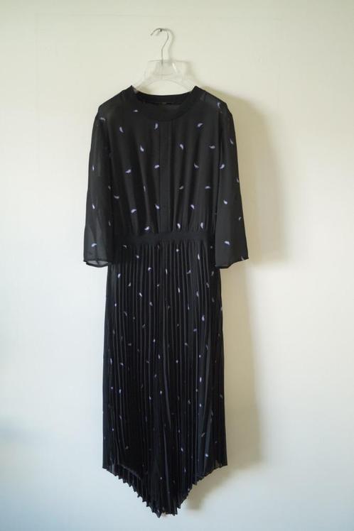 MAJE Jurk Maat 40-42, Kleding | Dames, Jurken, Zo goed als nieuw, Maat 38/40 (M), Zwart, Onder de knie, Verzenden