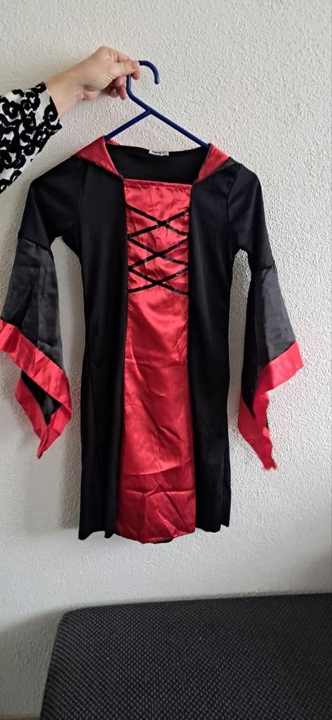 Dracula jurk, Kinderen en Baby's, Carnavalskleding en Verkleedspullen, Ophalen of Verzenden, Zo goed als nieuw, 146 t/m 152, Meisje