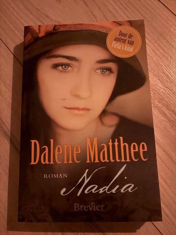 Nadia - Dalene Matthee Roman, Boeken, Romans, Gelezen, Nederland, Ophalen of Verzenden