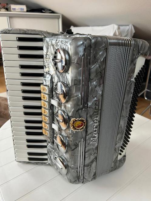 Marinucci Accordeon, Muziek en Instrumenten, Accordeons, Gebruikt, Toetsaccordeon, 120-bas, Marinucci, Met koffer, Met riemen