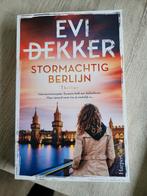 Evi Dekker- Stormachtig Berlijn, Boeken, Ophalen of Verzenden, Zo goed als nieuw, Scandinavië