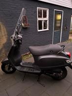Zwarte Scooter, Ophalen, Gebruikt, Benzine, Maximaal 25 km/u