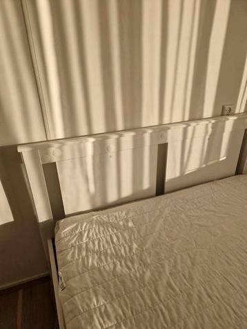 Bed Ikea met nachtkastjes - afbeelding 3