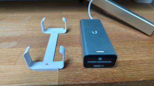 Ubiquiti UniFi CloudKey gen2 (UCK G2) inclusief muurbeugel, Computers en Software, Netwerk switches, Zo goed als nieuw, Ophalen of Verzenden