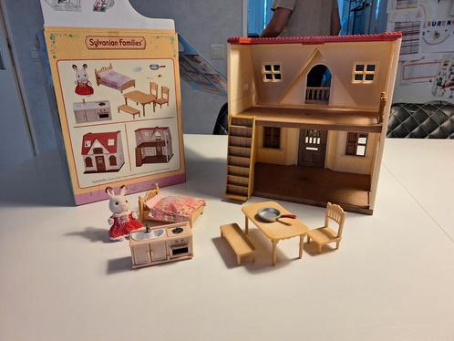 Sylvanian startershuis 5303 in doos + extra konijnenfamilie, Kinderen en Baby's, Speelgoed | Poppenhuizen, Zo goed als nieuw, Poppenhuis