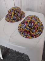 2 Flugel hoedjes met koordje, Ophalen