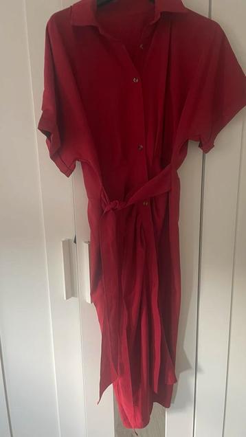 Rode Doorknoopjurk - Weinig Gedragen beschikbaar voor biedingen