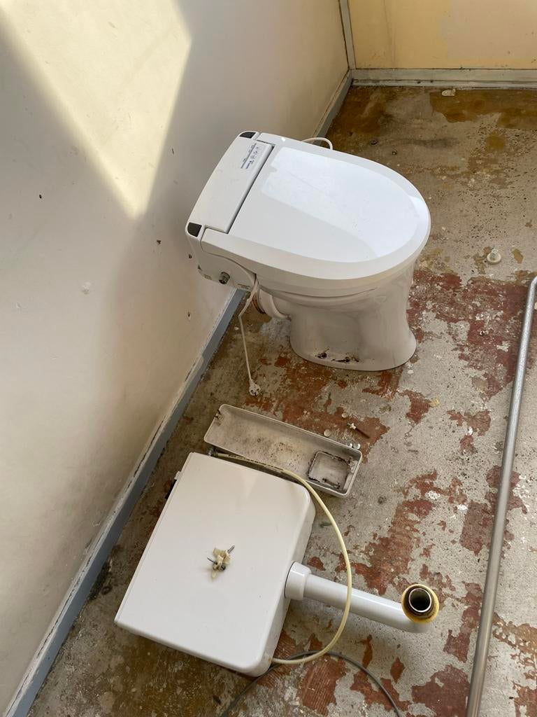 Gratis ophalen: Senioren toilet (2x)gebruikt (1gereserveerd), Ophalen, Gebruikt, Toilet