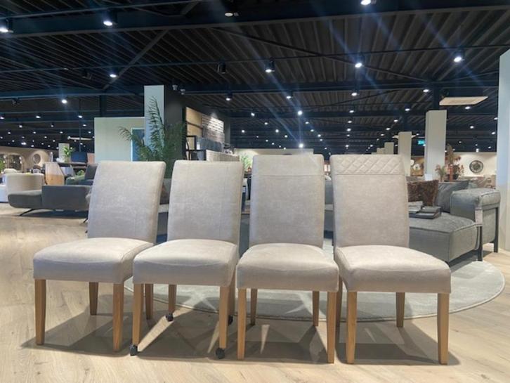 nu of nooit! GRATIS Eetkamerstoel mix & match., Huis en Inrichting, Stoelen, Zo goed als nieuw, Vier, Hout, Stof, Overige kleuren