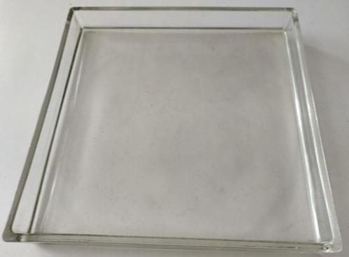 Vierkante lage glazen schaal 25cm, Huis en Inrichting, Woonaccessoires | Schalen en Manden, Gebruikt, Schaal, Vierkant, Glas, Ophalen of Verzenden