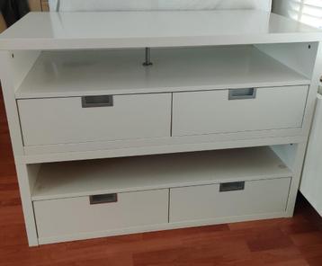 Twee witte lage IKEA kasten beschikbaar voor biedingen